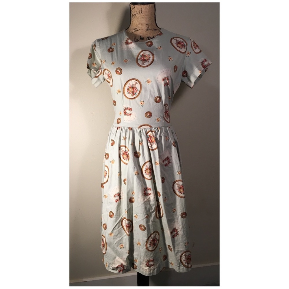 Super cute vintage dress 🌸